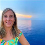 Profesora titulada en Pedagogía con experiencia en extraescolares y monitora de comedor y cuidados.